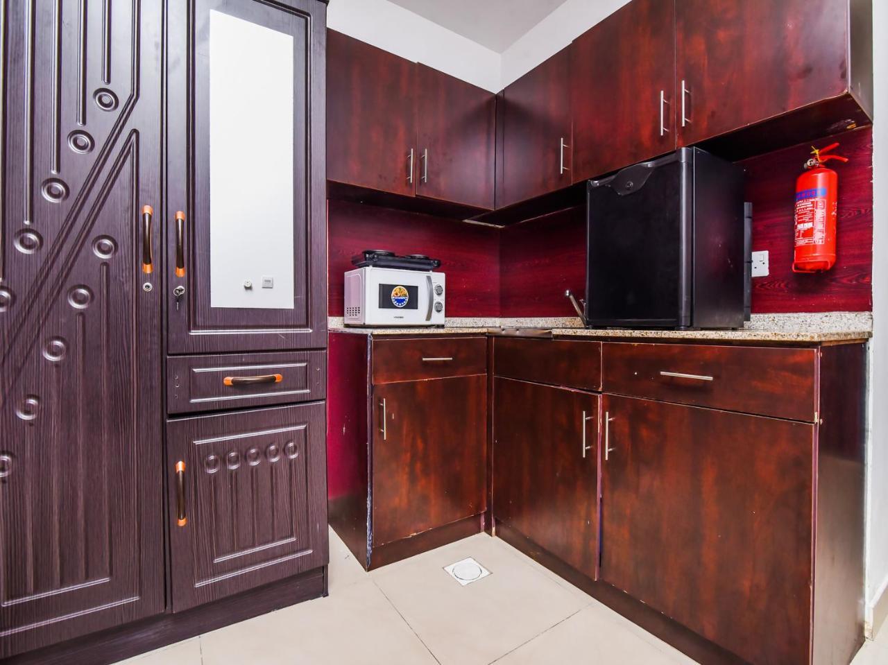 Oyo 138 Empire Hotel Apartments Dubaï Extérieur photo
